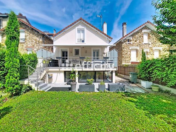 Maison
         6 pièces
        - 130 m² Bien prestige 579 000 € *