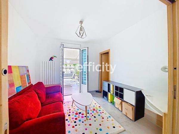 Maison
         6 pièces
        - 130 m² Bien prestige 579 000 € *