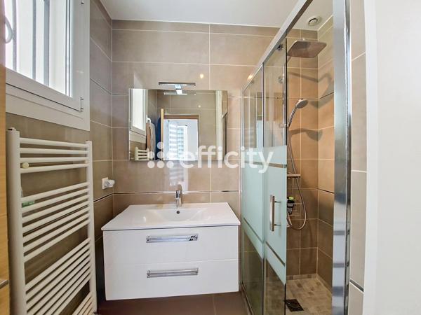 Maison
         6 pièces
        - 130 m² Bien prestige 579 000 € *