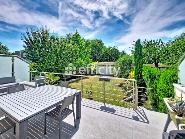 Maison
         6 pièces
        - 130 m² Bien prestige 579 000 € *