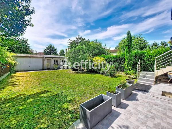 Maison
         6 pièces
        - 130 m² Bien prestige 579 000 € *