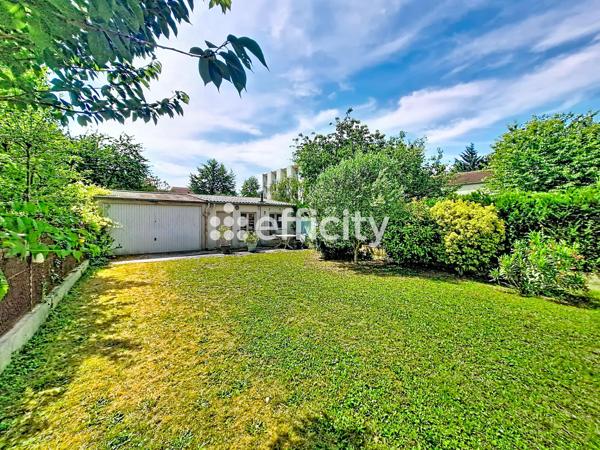 Maison
         6 pièces
        - 130 m² Bien prestige 579 000 € *