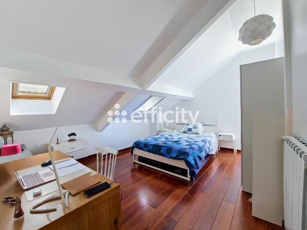 Maison
         6 pièces
        - 130 m² Bien prestige 579 000 € *