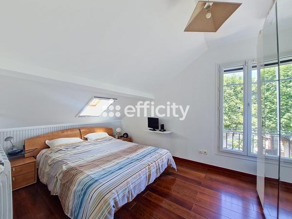 Maison
         6 pièces
        - 130 m² Bien prestige 579 000 € *