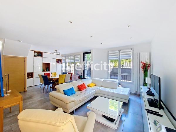 Maison
         6 pièces
        - 130 m² Bien prestige 579 000 € *