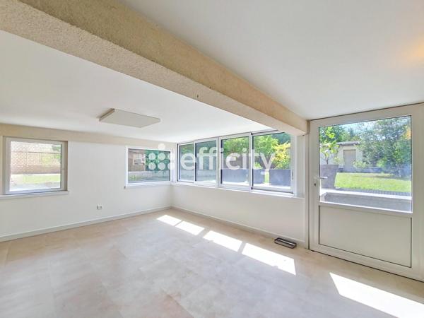 Maison
         6 pièces
        - 130 m² Bien prestige 579 000 € *
