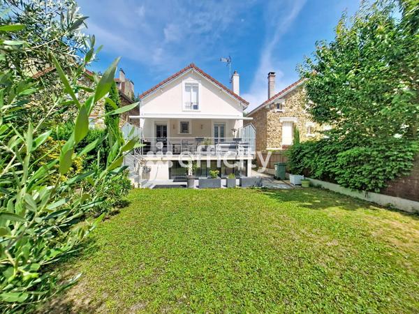 Maison
         6 pièces
        - 130 m² Bien prestige 579 000 € *