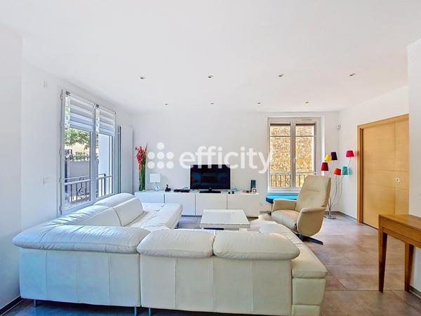 Maison
         6 pièces
        - 130 m² Bien prestige 579 000 € *