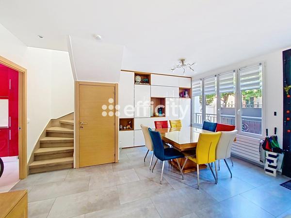 Maison
         6 pièces
        - 130 m² Bien prestige 579 000 € *