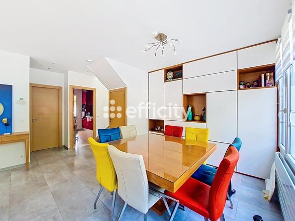 Maison
         6 pièces
        - 130 m² Bien prestige 579 000 € *