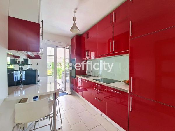 Maison
         6 pièces
        - 130 m² Bien prestige 579 000 € *