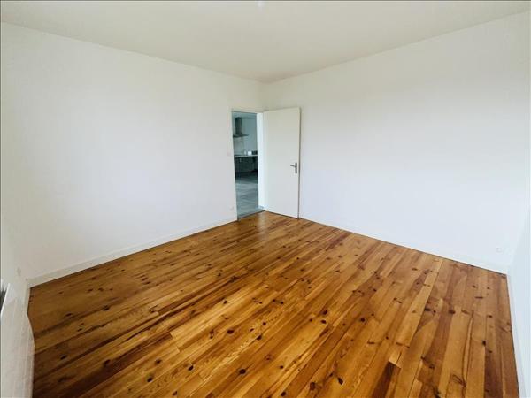 Maison à louer 980 € CC BRESSOLS 4 p 101 m² DPE C