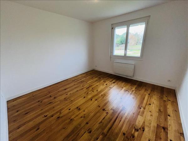 Maison à louer 980 € CC BRESSOLS 4 p 101 m² DPE C