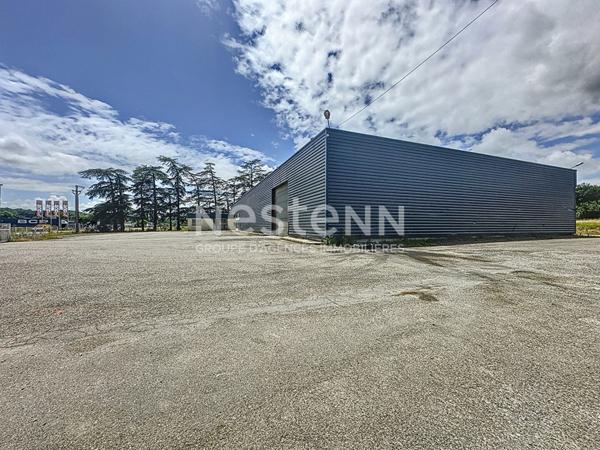 A vendre Local commercial Pavie 1350 m2 avec un parking de 4000m2