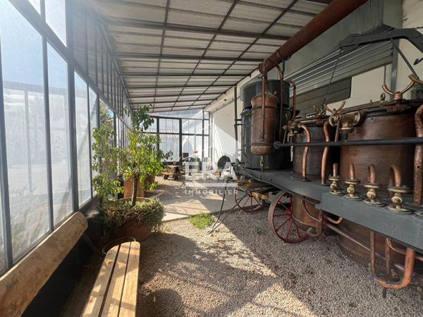 Hangar à fort potentiel avec multiples possibilités d'aménagement !