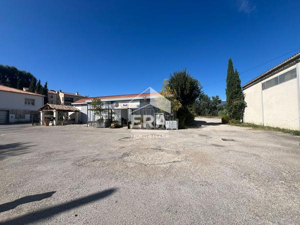 Hangar à fort potentiel avec multiples possibilités d'aménagement !