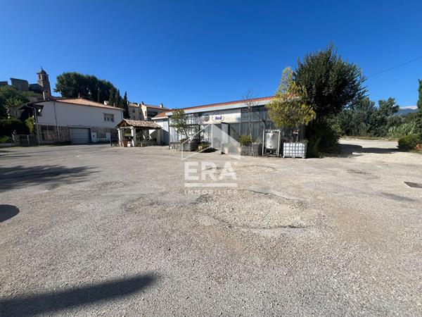 Hangar à fort potentiel avec multiples possibilités d'aménagement !