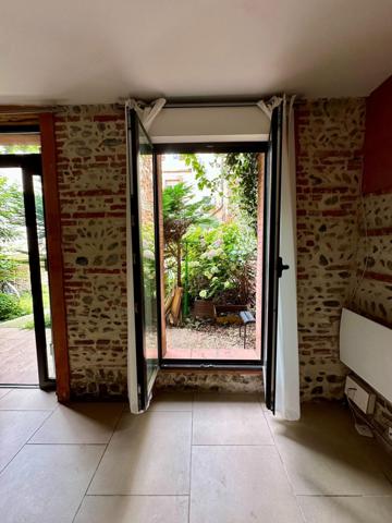 Studio rénové en plein centre avec terrasse