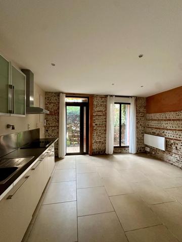 Studio rénové en plein centre avec terrasse