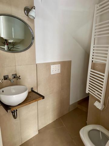 Studio rénové en plein centre avec terrasse