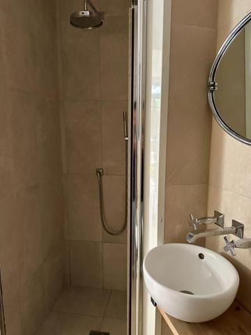 Studio rénové en plein centre avec terrasse