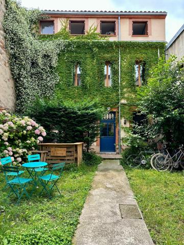 Studio rénové en plein centre avec terrasse