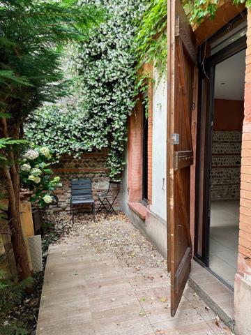 Studio rénové en plein centre avec terrasse