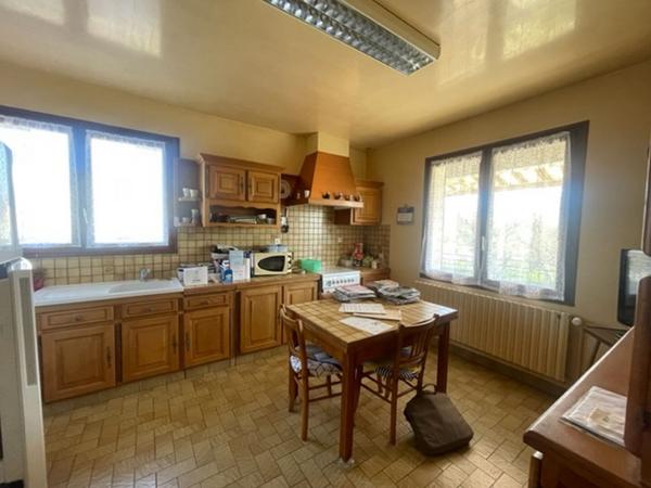 Maison à vendre à FERE CHAMPENOISE - 8 pièces, 4 chambres