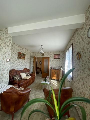 Maison à vendre à FERE CHAMPENOISE - 8 pièces, 4 chambres