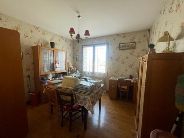 Maison à vendre à FERE CHAMPENOISE - 8 pièces, 4 chambres