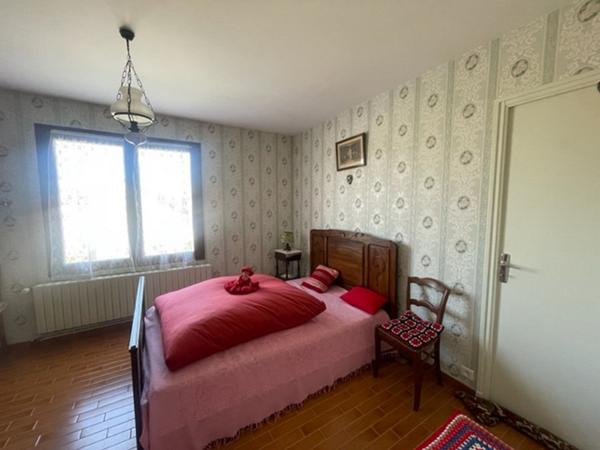 Maison à vendre à FERE CHAMPENOISE - 8 pièces, 4 chambres