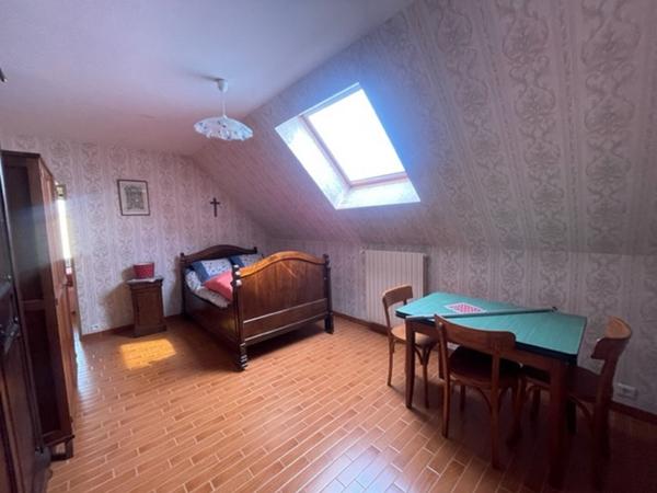 Maison à vendre à FERE CHAMPENOISE - 8 pièces, 4 chambres