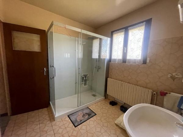Maison à vendre à FERE CHAMPENOISE - 8 pièces, 4 chambres