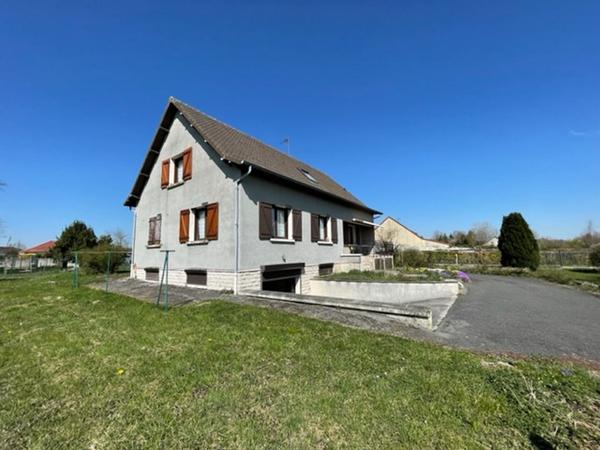 Maison à vendre à FERE CHAMPENOISE - 8 pièces, 4 chambres