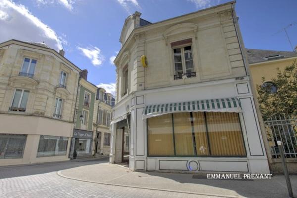 Dpt Sarthe (72), à vendre SAINT CALAIS maison P5 de 180 m² - Terrain de 180,00 m²