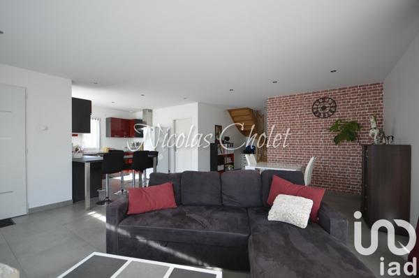 Maison 6 pièces de 122 m² à Saint-Léger-des-Bois (49170)