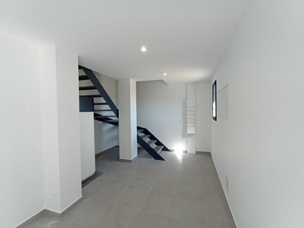 Maison contemporaine proche de Gaillac avec sous-sol et appartement indépendant