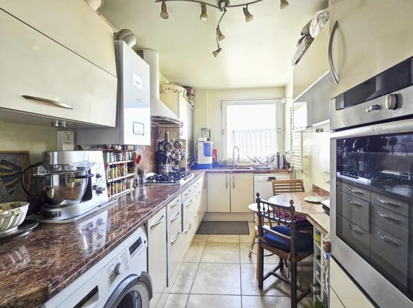 Appartement T4, à vendre 4 pièces FONTENAY LE FLEURY (78) dernier étage