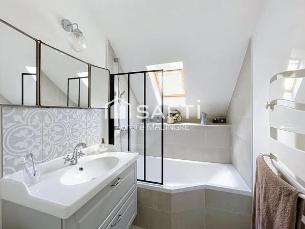 Intérieur rénové avec goût, jardin acceuillant et spa