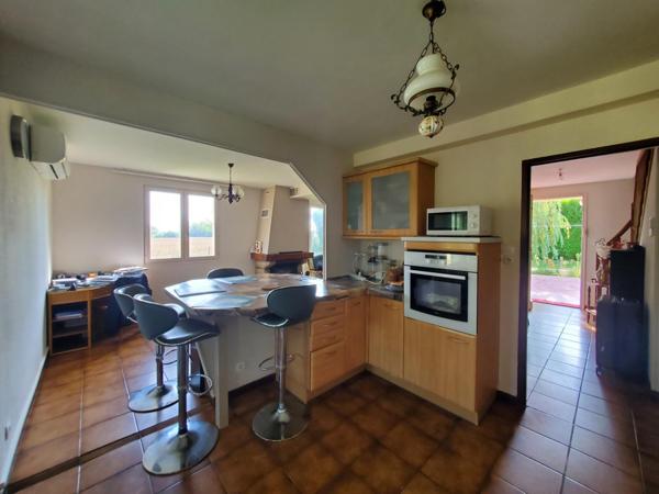 Maison T4+1 110m2, bénéficiant du calme campagnard dans un quartier calme, poche des commodités