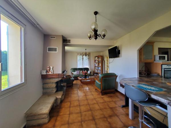 Maison T4+1 110m2, bénéficiant du calme campagnard dans un quartier calme, poche des commodités