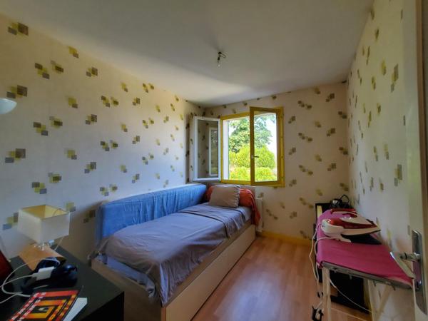 Maison T4+1 110m2, bénéficiant du calme campagnard dans un quartier calme, poche des commodités