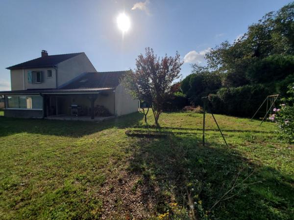 Maison T4+1 110m2, bénéficiant du calme campagnard dans un quartier calme, poche des commodités