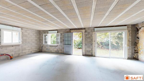 Maison partiellement rénovée, dépendances et terrain spacieux