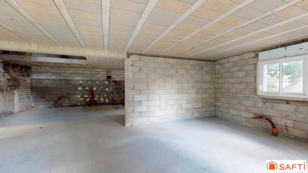 Maison partiellement rénovée, dépendances et terrain spacieux