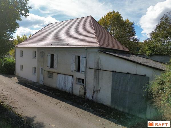 Maison partiellement rénovée, dépendances et terrain spacieux