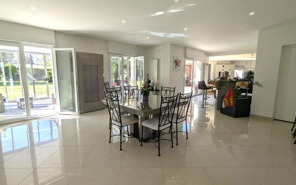 Maison à vendre    10 pièces • 501,64 m2 Caen