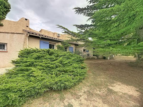Maison d'architecte avec dépendance, piscine et plus de 6 000 m² de terrain
