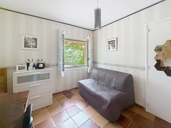 Maison d'architecte avec dépendance, piscine et plus de 6 000 m² de terrain
