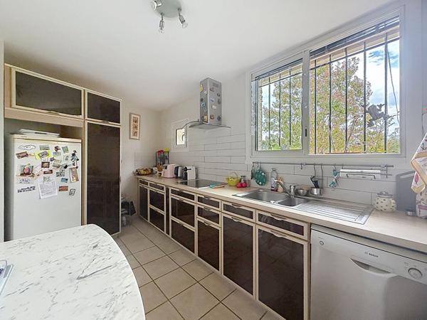 Maison d'architecte avec dépendance, piscine et plus de 6 000 m² de terrain